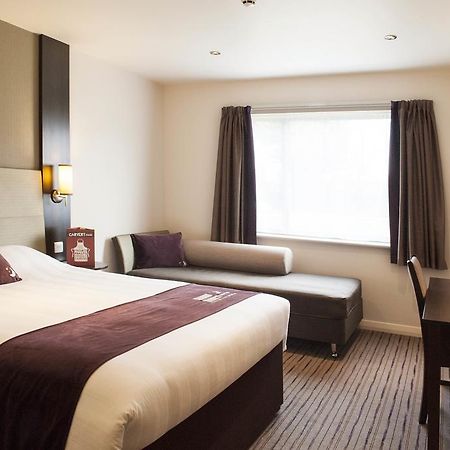 Premier Inn Aldershot Exterior foto
