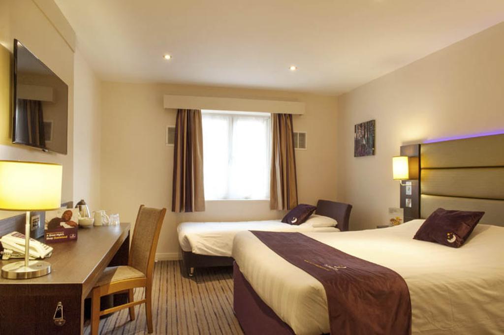 Premier Inn Aldershot Exterior foto