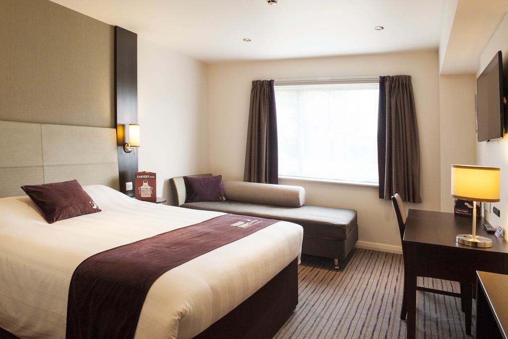 Premier Inn Aldershot Exterior foto