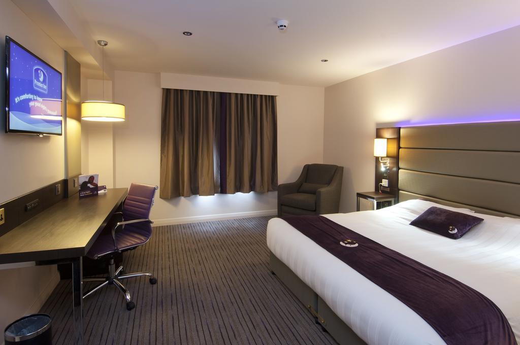 Premier Inn Aldershot Exterior foto