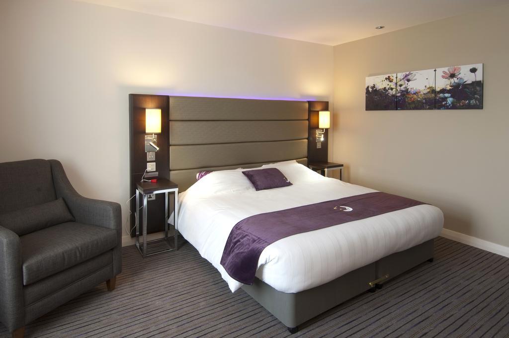 Premier Inn Aldershot Exterior foto