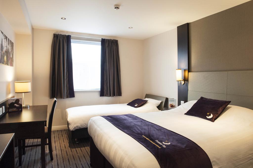 Premier Inn Aldershot Exterior foto