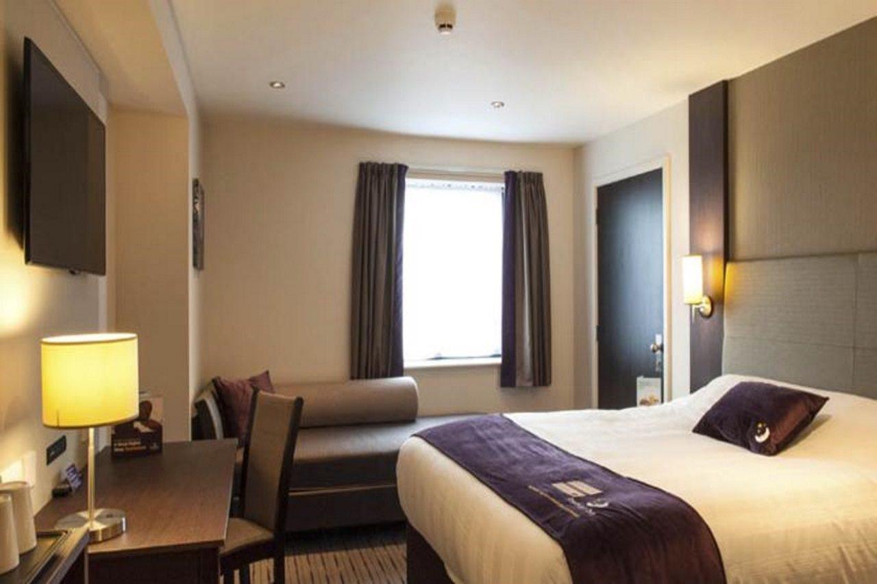 Premier Inn Aldershot Exterior foto